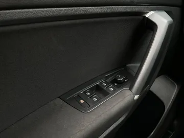2020 Volkswagen Tiguan - image 21