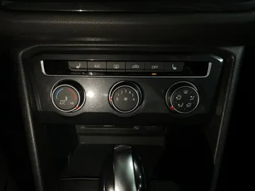 2019 Volkswagen Tiguan - image 20