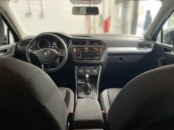 2019 Volkswagen Tiguan - image 4