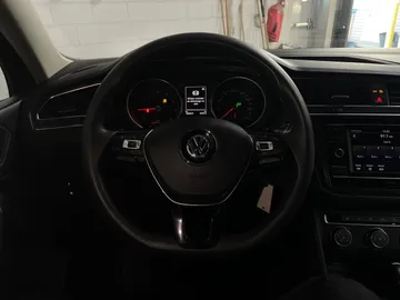 2019 Volkswagen Tiguan - image 17