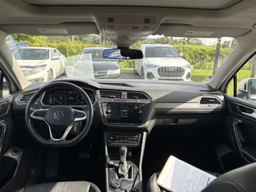 2022 Volkswagen Tiguan - image 7