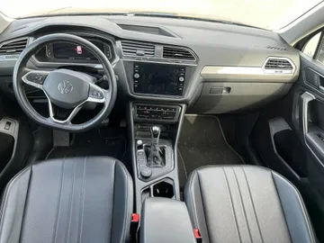 2024 Volkswagen Tiguan - image 8