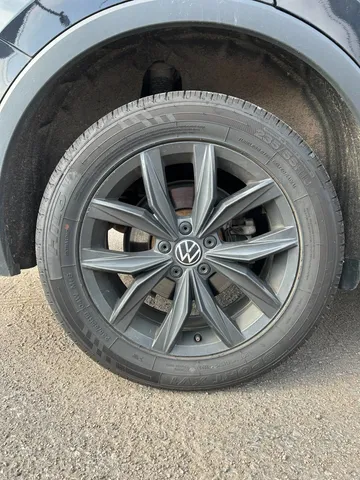 2024 Volkswagen Tiguan - image 9