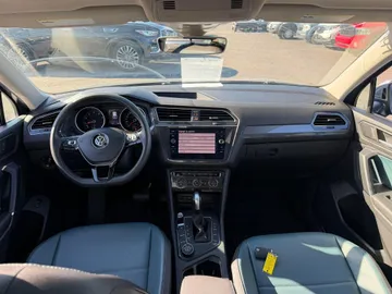 2020 Volkswagen Tiguan - image 8