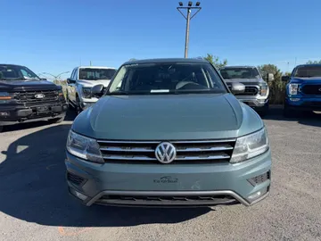 2020 Volkswagen Tiguan - image 2