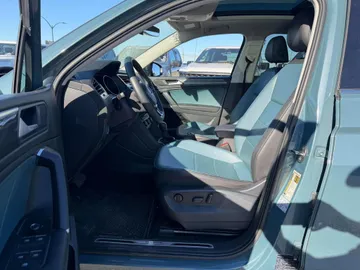 2020 Volkswagen Tiguan - image 9