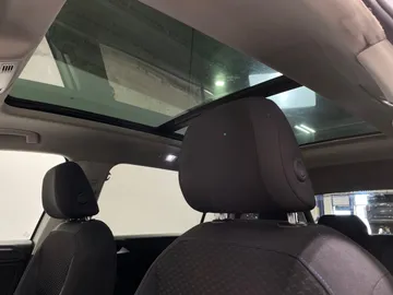 2021 Volkswagen Tiguan - image 6