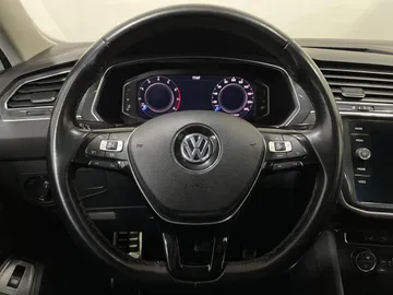 2021 Volkswagen Tiguan - image 24