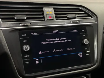 2021 Volkswagen Tiguan - image 8