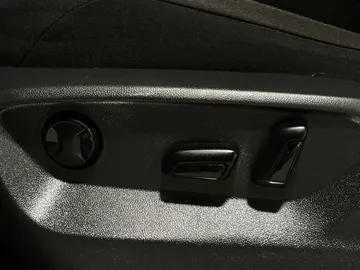 2021 Volkswagen Tiguan - image 19