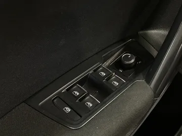 2021 Volkswagen Tiguan - image 23