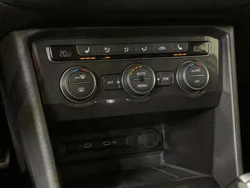 2021 Volkswagen Tiguan - image 22