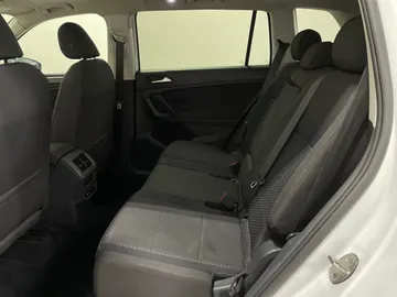 2021 Volkswagen Tiguan - image 16