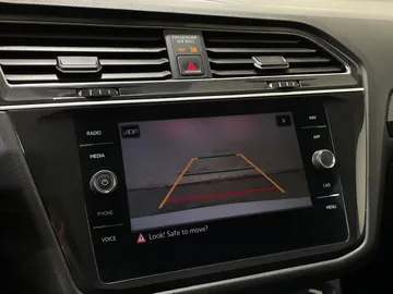 2021 Volkswagen Tiguan - image 21