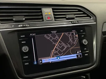 2021 Volkswagen Tiguan - image 29