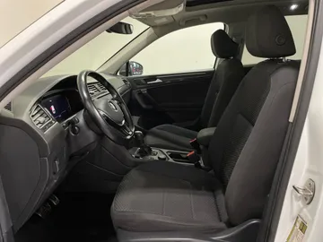 2021 Volkswagen Tiguan - image 3