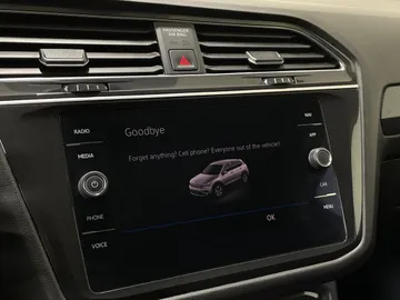 2021 Volkswagen Tiguan - image 30
