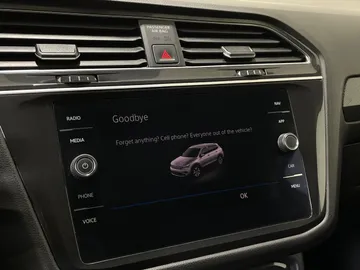 2021 Volkswagen Tiguan - image 30