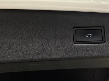 2021 Volkswagen Tiguan - image 31