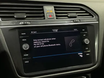 2021 Volkswagen Tiguan - image 25