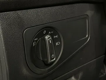 2021 Volkswagen Tiguan - image 28
