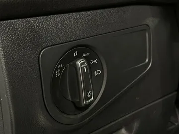 2021 Volkswagen Tiguan - image 28