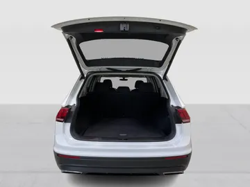 2021 Volkswagen Tiguan - image 14