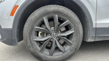 2024 Volkswagen Tiguan - image 7