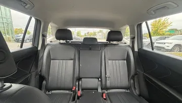 2024 Volkswagen Tiguan - image 8