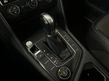 2019 Volkswagen Tiguan - image 29