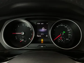 2019 Volkswagen Tiguan - image 17