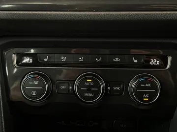 2019 Volkswagen Tiguan - image 24