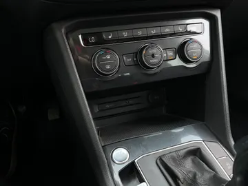 2020 Volkswagen Tiguan - image 22