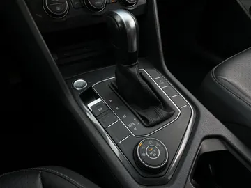 2020 Volkswagen Tiguan - image 26