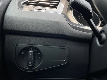 2020 Volkswagen Tiguan - image 27