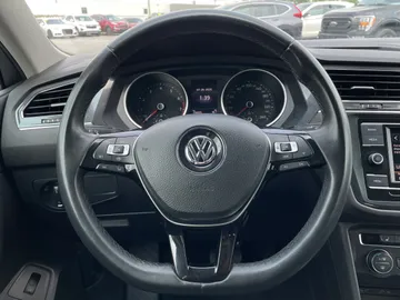 2020 Volkswagen Tiguan - image 18