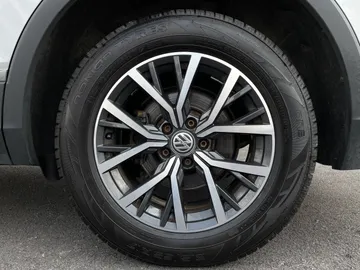 2020 Volkswagen Tiguan - image 7