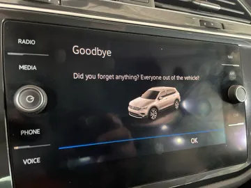 2021 Volkswagen Tiguan - image 29