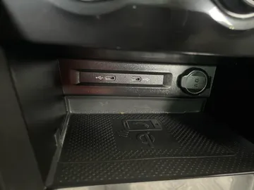 2021 Volkswagen Tiguan - image 30