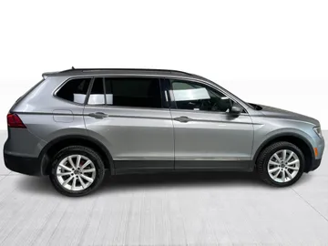 2021 Volkswagen Tiguan - image 2
