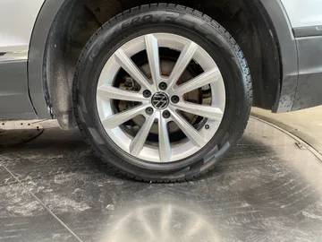 2021 Volkswagen Tiguan - image 7