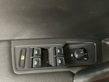 2021 Volkswagen Tiguan - image 27