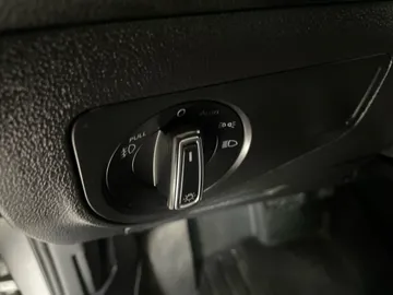 2021 Volkswagen Tiguan - image 20