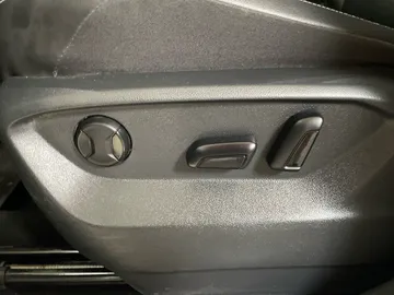 2021 Volkswagen Tiguan - image 21