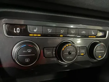 2021 Volkswagen Tiguan - image 25