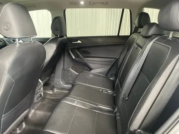 2021 Volkswagen Tiguan - image 16