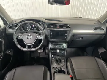 2021 Volkswagen Tiguan - image 4