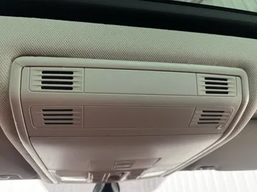 2021 Volkswagen Tiguan - image 17