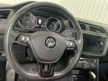 2021 Volkswagen Tiguan - image 19