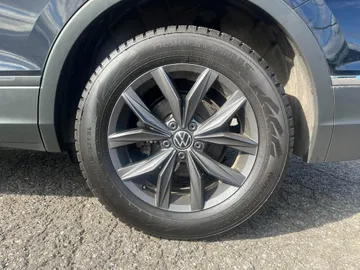 2022 Volkswagen Tiguan - image 6